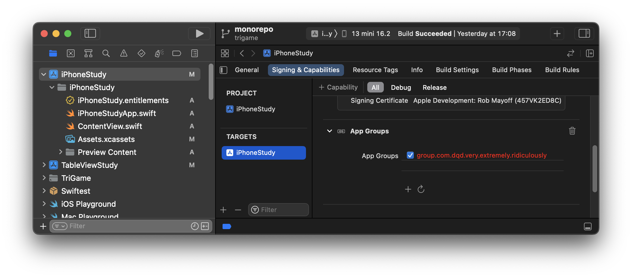 Signing & Capability tab showing the App Group id "group.com.dqd.very.extremely.ridiculously"